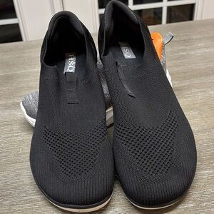 SO Black and Gray Men's Knit Sneakers